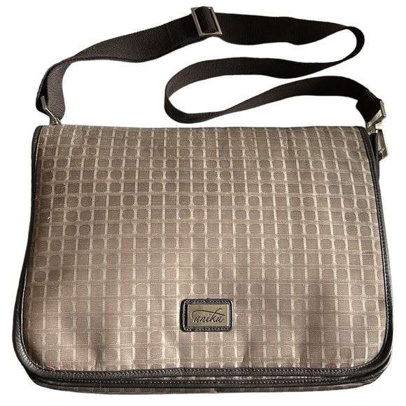 Anika Crossbody Messenger Bag in Walnut Brown with Hot Pink Quilted Lining - Picture 16 of 16